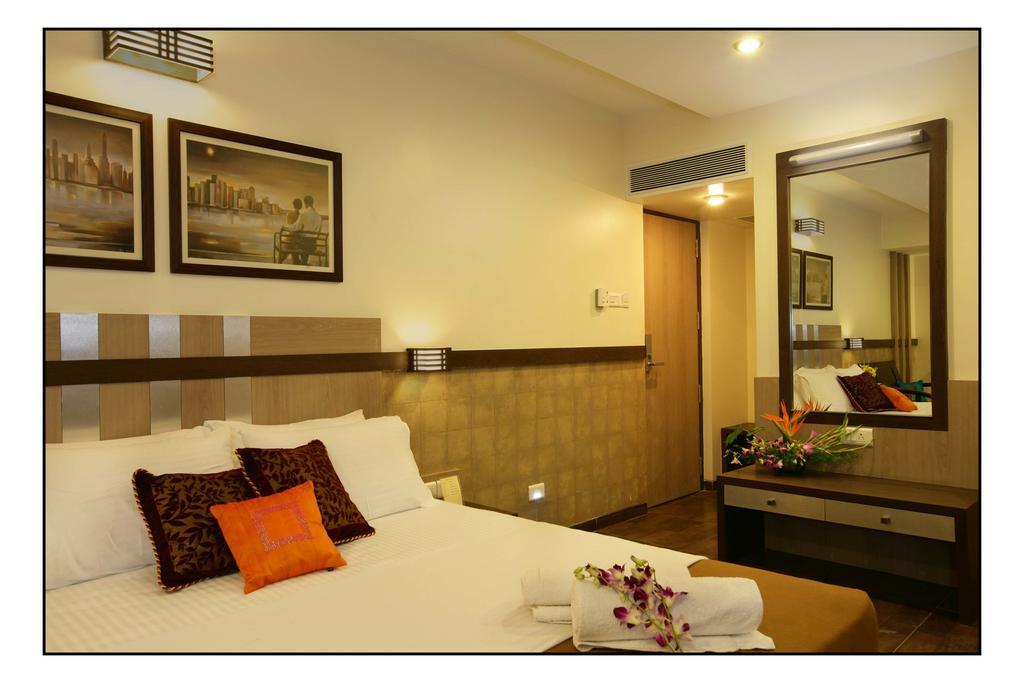 Hotel Utsav Deluxe Pune Exterior photo
